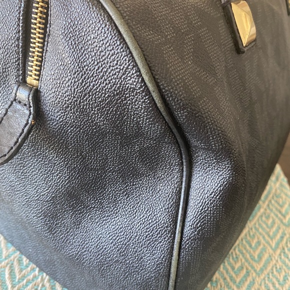 Michael Kors Signature Bag (Black) w/Gold Hardware. - Picture 10 of 14